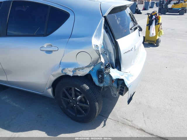 JTDKDTB32F1099834 Toyota Prius C Four