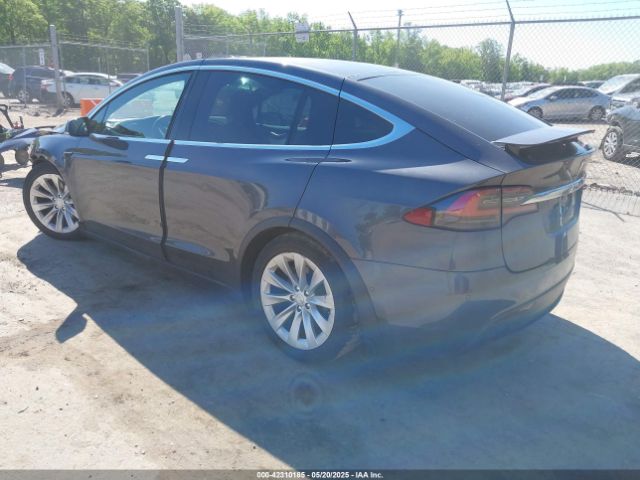 2017 TESLA MODEL X 5YJXCBE22HF043893 Photo 2