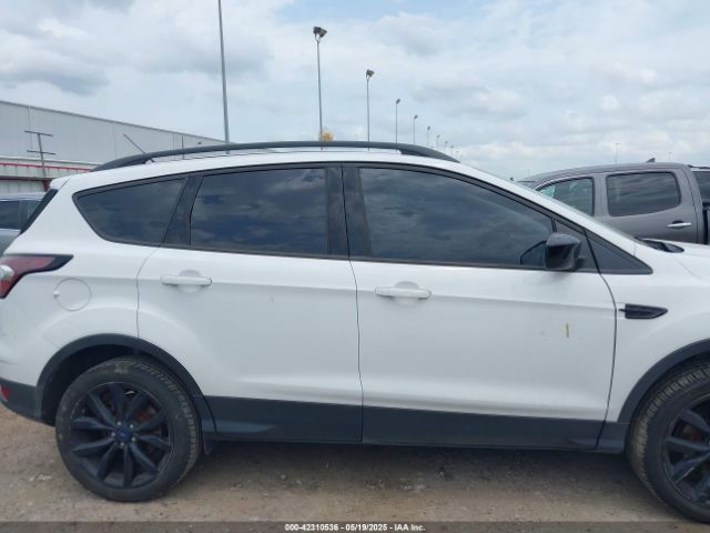 1FMCU0GDXJUB60385 Ford ESCAPE SE