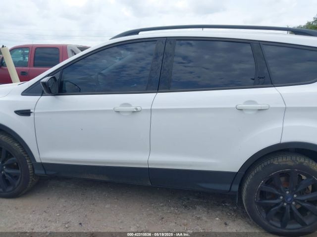 1FMCU0GDXJUB60385 Ford ESCAPE SE
