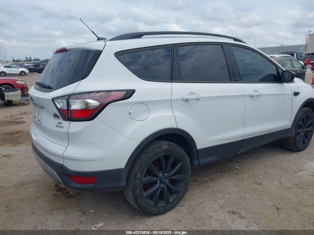 1FMCU0GDXJUB60385 Ford ESCAPE SE