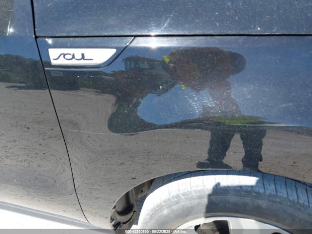 KNDJN2A29K7017178 KIA Soul