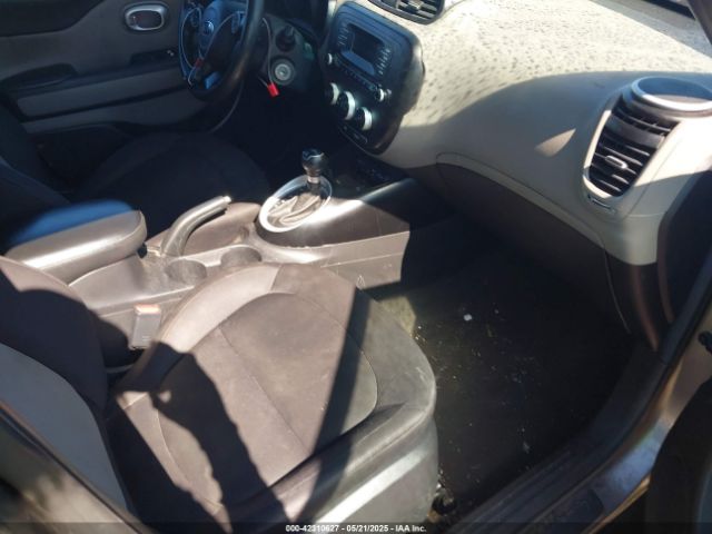 KNDJN2A24F7225958 KIA Soul