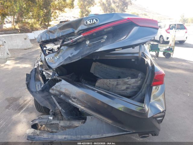 3KPF24AD0ME329971 KIA Forte Lxs