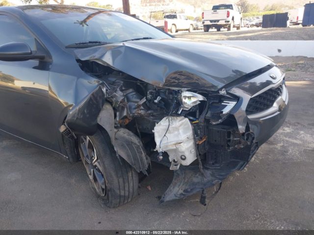 3KPF24AD0ME329971 KIA Forte Lxs