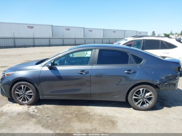 3KPF24AD4NE477980 KIA Forte Lxs