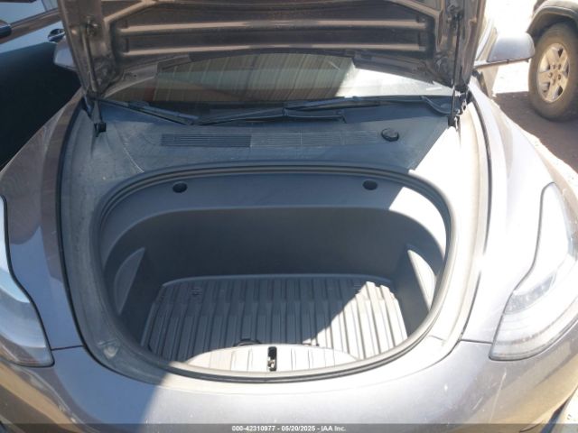 5YJ3E1EB9NF167142 Tesla 2022