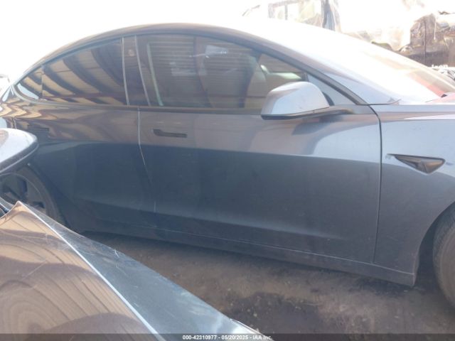 5YJ3E1EB9NF167142 Tesla 2022
