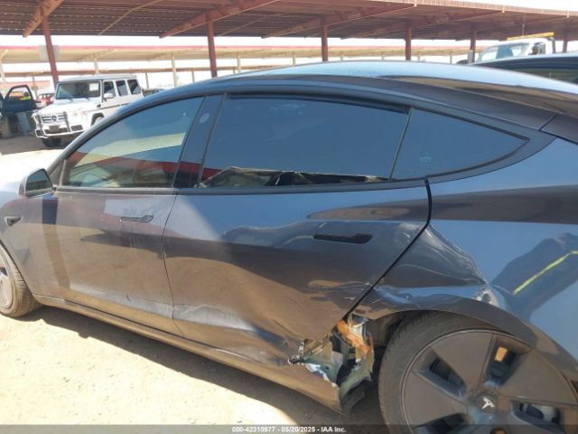 5YJ3E1EB9NF167142 Tesla 2022