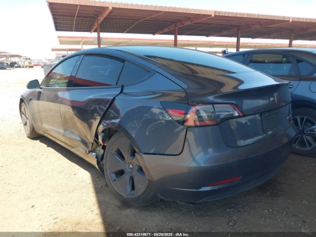 5YJ3E1EB9NF167142 Tesla 2022