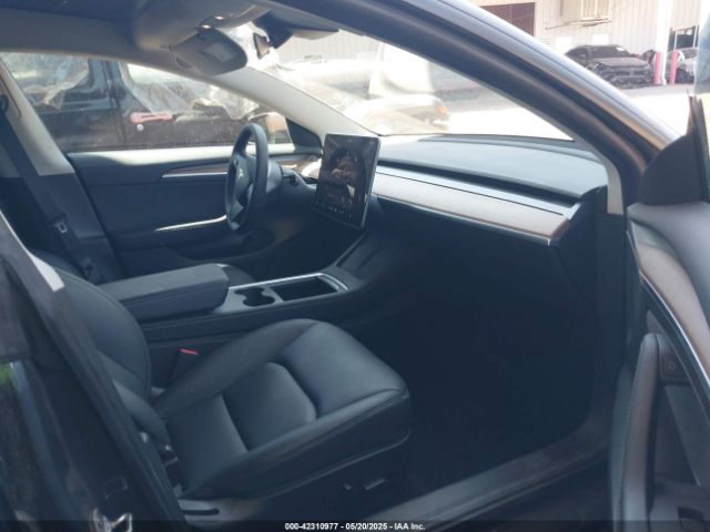 5YJ3E1EB9NF167142 Tesla 2022