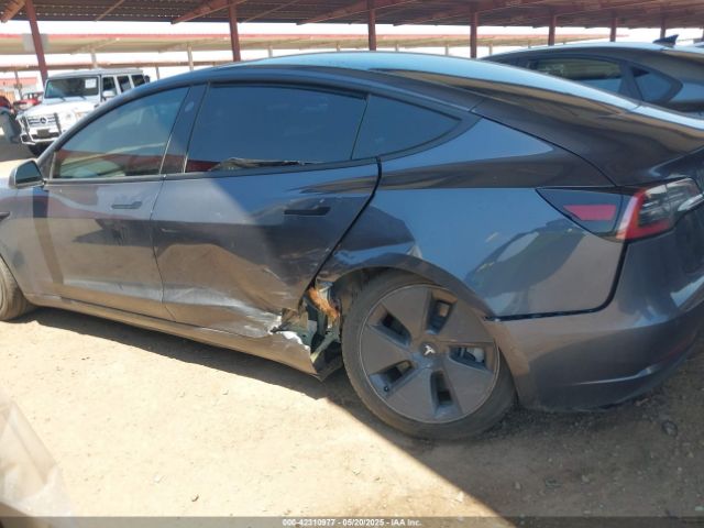 5YJ3E1EB9NF167142 Tesla 2022