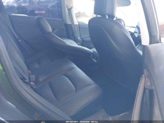 5YJ3E1EB9NF167142 Tesla 2022