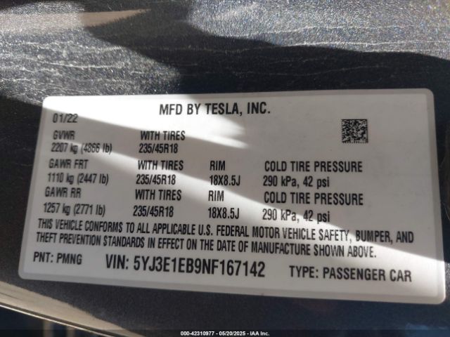 5YJ3E1EB9NF167142 Tesla 2022