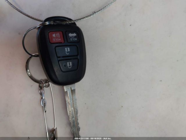 2T1BURHE9JC052168 Toyota COROLLA LE