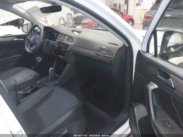 3VVMB7AX6RM135219 Volkswagen Tiguan 2.0t Se/2.0t Wolfsburg Edition