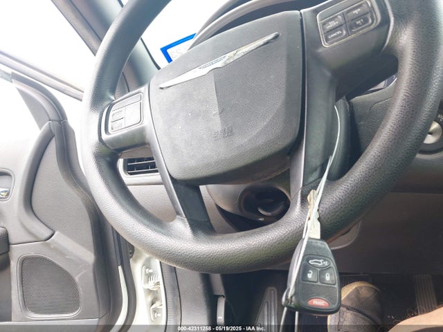 Chrysler 200 LX 2014 1C3CCBAB8EN231002 Image 11