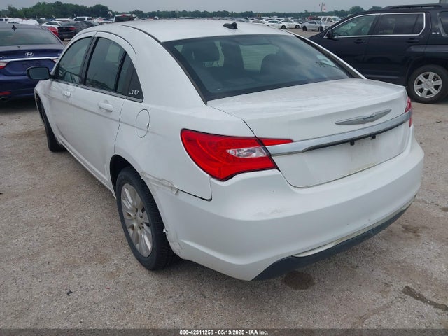 Chrysler 200 LX 2014 1C3CCBAB8EN231002 Image 3