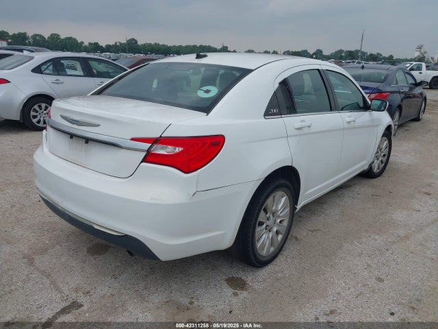 Chrysler 200 LX 2014 1C3CCBAB8EN231002 Image 4