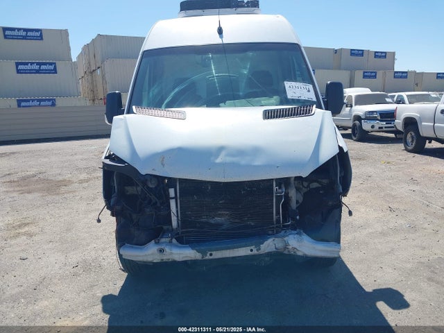 42311311 :رقم المزاد ، WD3PE8CDXGP180676 vin ، 2016 Mercedes-benz Sprinter 2500 High  Roof/high Roof مزاد بيع