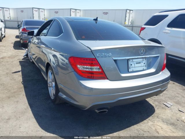 2013 MERCEDES-BENZ C 250 WDDGJ4HB3DG045364 Photo 2