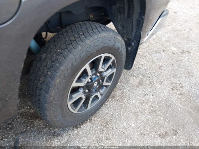 5TFDY5F11FX450876 Toyota Tundra Sr5 5.7l V8