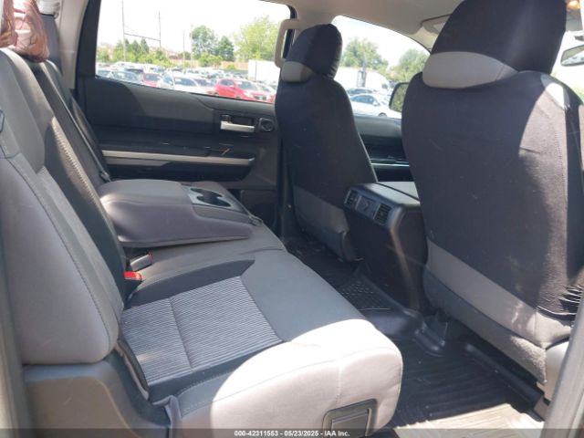 5TFDY5F11FX450876 Toyota Tundra Sr5 5.7l V8