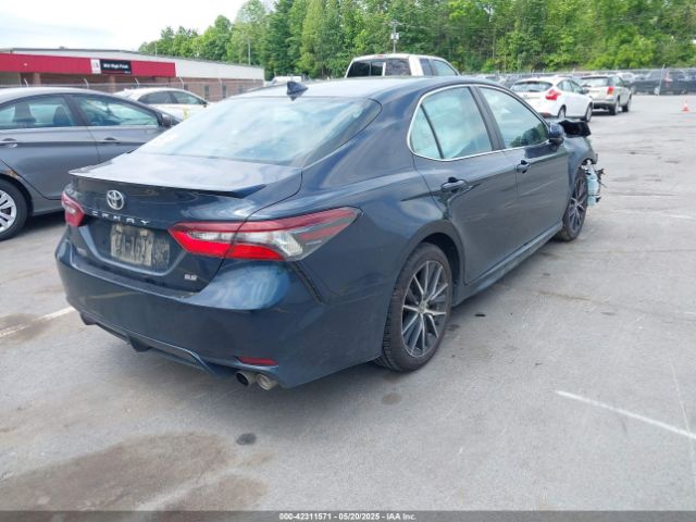 2021 TOYOTA CAMRY 4T1G11AK2MU518543 Photo 3