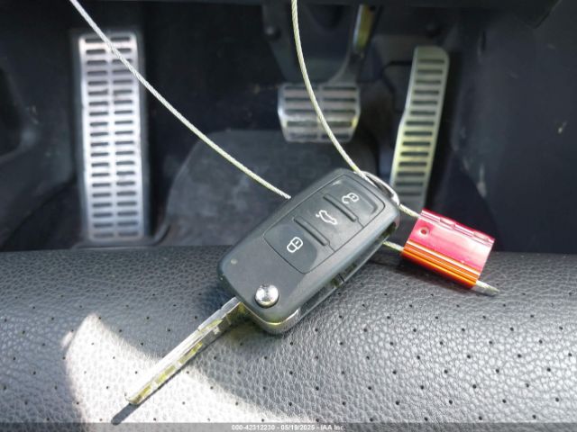 WVGAV7AX0GW074712 Volkswagen Tiguan R-line