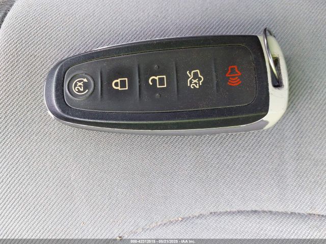 1FMCU0J95HUC34066 Ford Escape Titanium