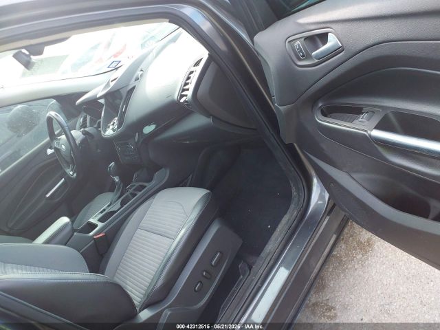 1FMCU0J95HUC34066 Ford Escape Titanium