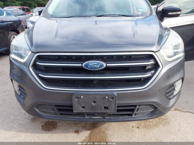 1FMCU0J95HUC34066 Ford Escape Titanium