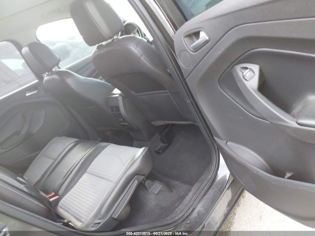 1FMCU0J95HUC34066 Ford Escape Titanium