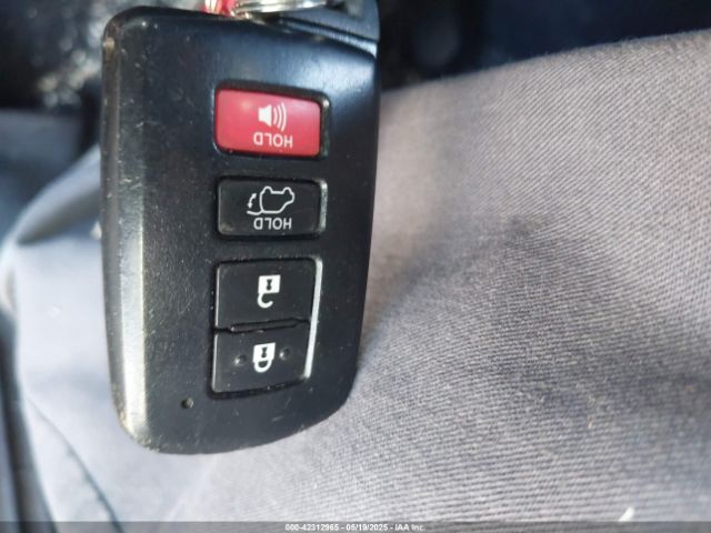 JTMNFREV1JJ195728 Toyota RAV4 SE