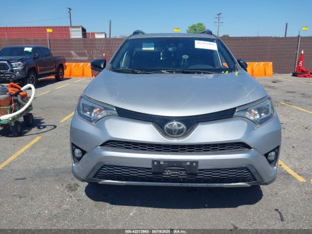 JTMNFREV1JJ195728 Toyota RAV4 SE