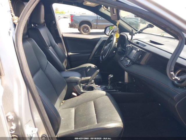 JTMNFREV1JJ195728 Toyota RAV4 SE