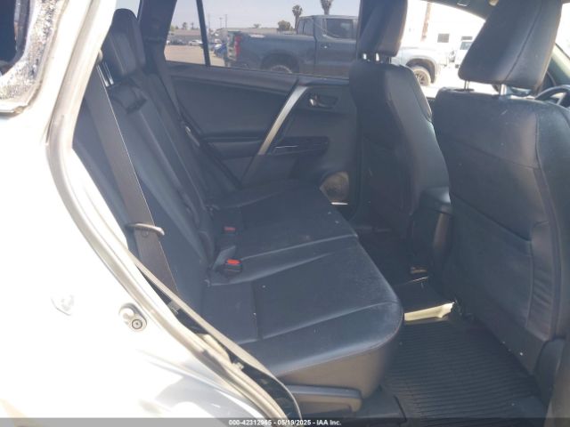 JTMNFREV1JJ195728 Toyota RAV4 SE