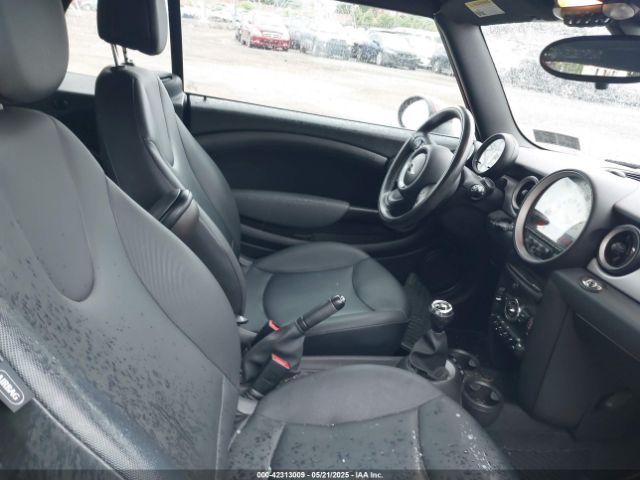 2011 MINI COOPER WMWZN3C59BTZ89447 Photo 4