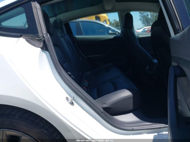 5YJ3E1EA6NF376605 Tesla 2022