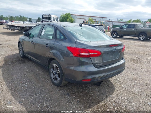 Ford FOCUS SE 2018 1FADP3FE5JL228583 Image 3