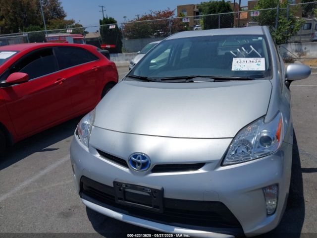 JTDKN3DU8F1891229 Toyota Prius Two