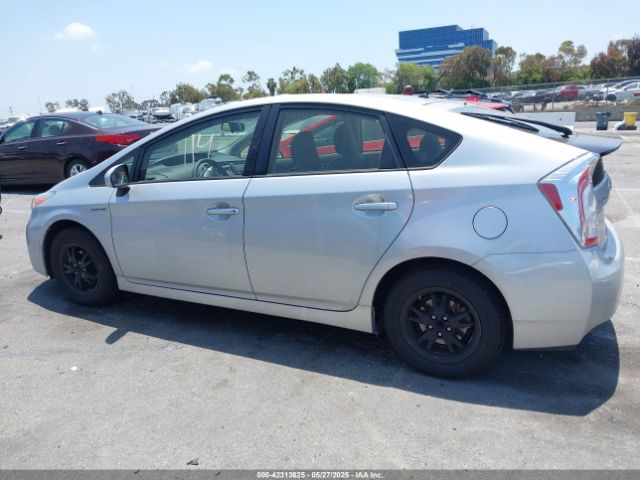 JTDKN3DU8F1891229 Toyota Prius Two