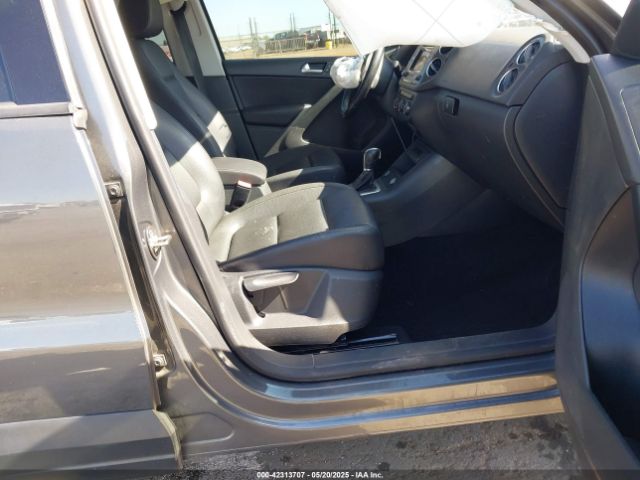 WVGAV7AX1GW537635 Volkswagen TIGUAN S