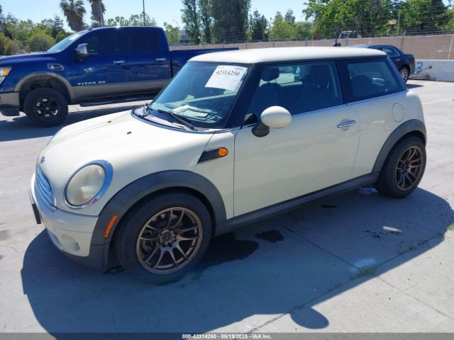 2010 MINI COOPER WMWMF3C51ATZ62765 Photo 1