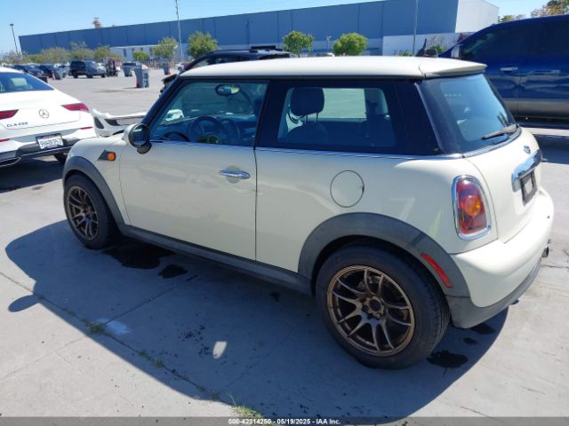 2010 MINI COOPER WMWMF3C51ATZ62765 Photo 2
