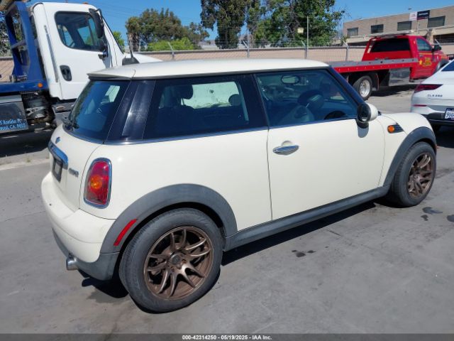 2010 MINI COOPER WMWMF3C51ATZ62765 Photo 3