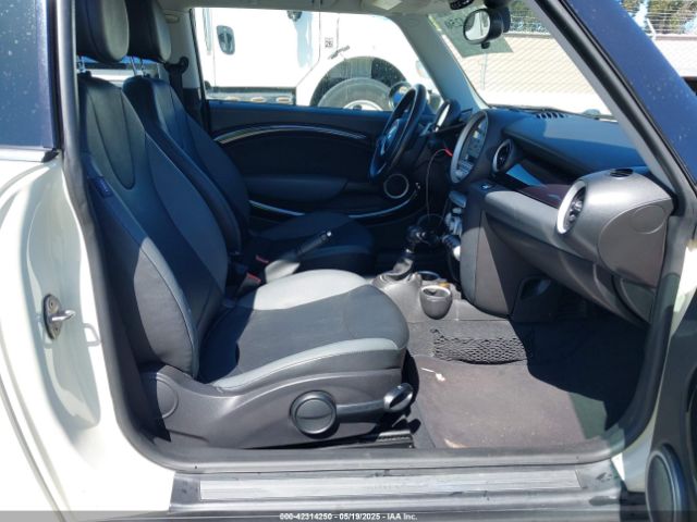 2010 MINI COOPER WMWMF3C51ATZ62765 Photo 4