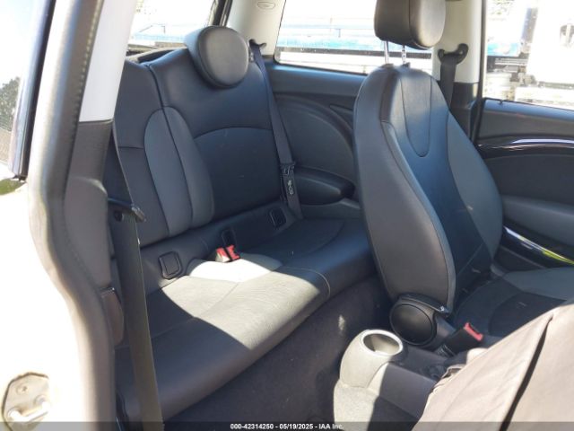 2010 MINI COOPER WMWMF3C51ATZ62765 Photo 7
