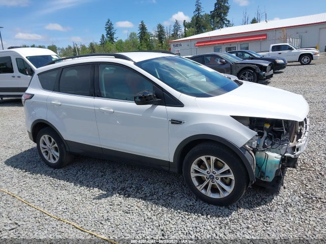 1FMCU9GD6JUB45046 Ford ESCAPE SE