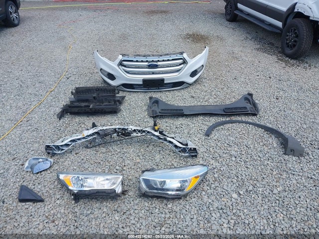 1FMCU9GD6JUB45046 Ford ESCAPE SE